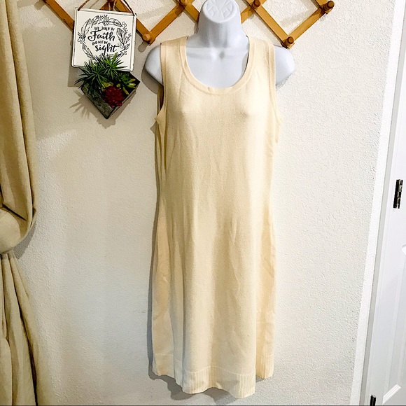 St. John Sleevless Knit Pearl Sweater Dress Sz P - Picture 2 of 12